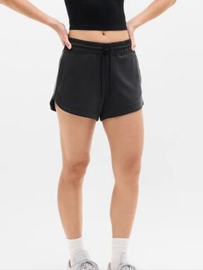 Athleta Seasoft Black Mid Rise 4" Shorts Suede-soft luxurious TENCEL™ fibers L